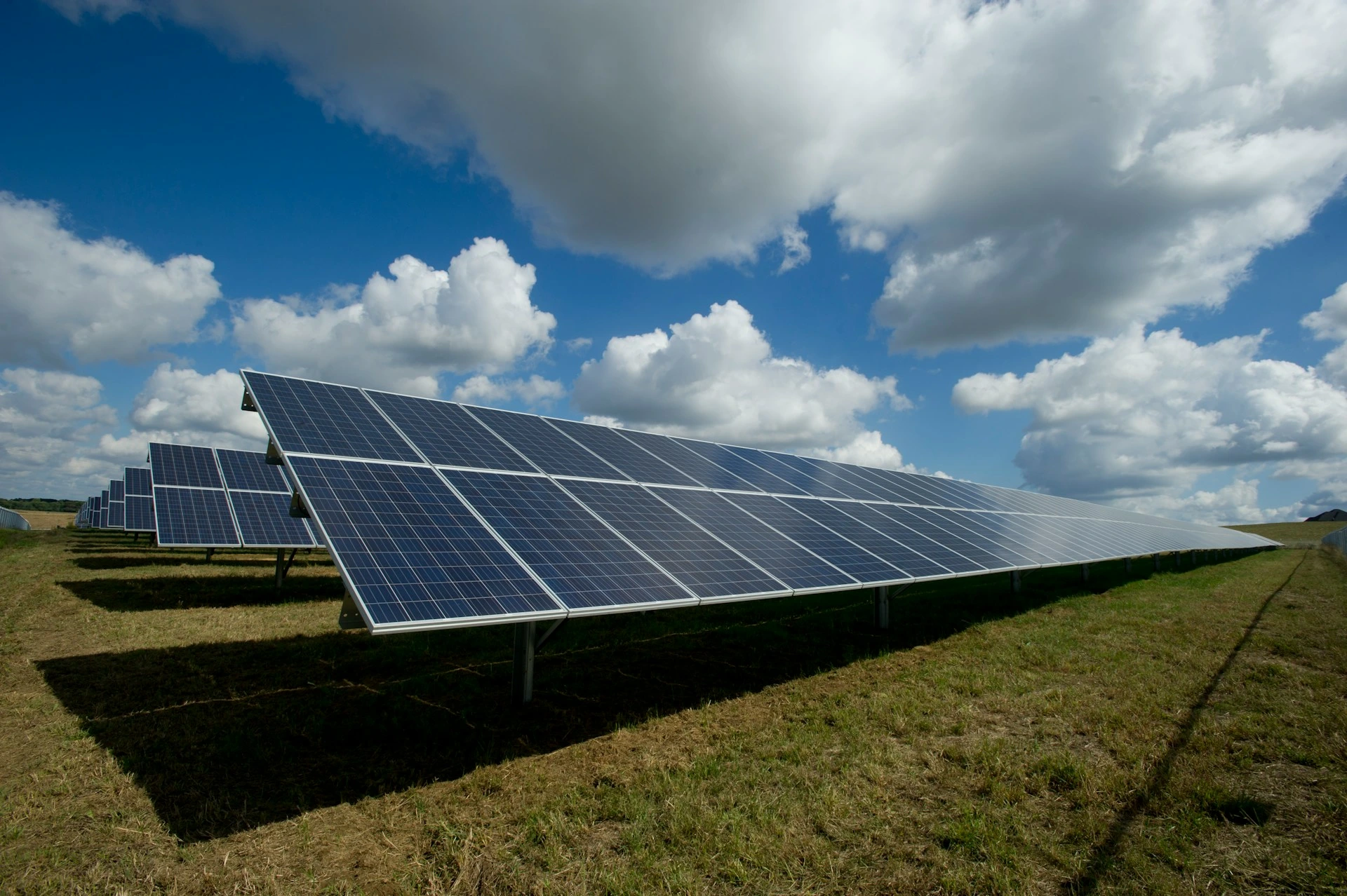 Η Νορβηγική Επιχείρηση Εκκίνησης Glint Solar Συγκεντρώνει 8 Εκατομμύρια Δολάρια Για Να Επιταχύνει Την Αποδοχή Της Ηλιακής Ενέργειας Στην Ευρώπη