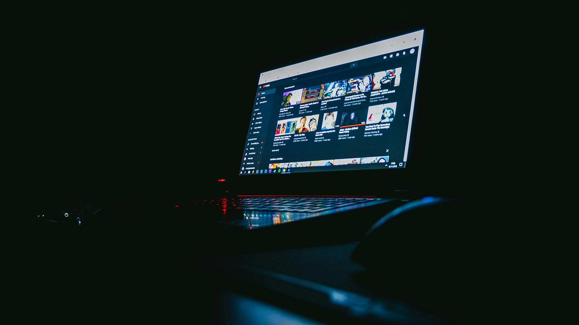 &Tau;&omicron; YouTube &chi;&rho;&eta;&sigma;&iota;&mu;&omicron;&pi;&omicron;ί&eta;&sigma;&epsilon; &kappa;&rho;&upsilon;&phi;ά &tau;&eta;&nu; AI &gamma;&iota;&alpha; &nu;&alpha; &alpha;&lambda;&lambda;ά&xi;&epsilon;&iota; &tau;&alpha; &beta;ί&nu;&tau;&epsilon;&omicron; &tau;&omega;&nu; &delta;&eta;&mu;&iota;&omicron;&upsilon;&rho;&gamma;ώ&nu; &chi;&omega;&rho;ί&sigmaf; &tau;&eta;&nu; ά&delta;&epsilon;&iota;ά &tau;&omicron;&upsilon;&sigmaf;